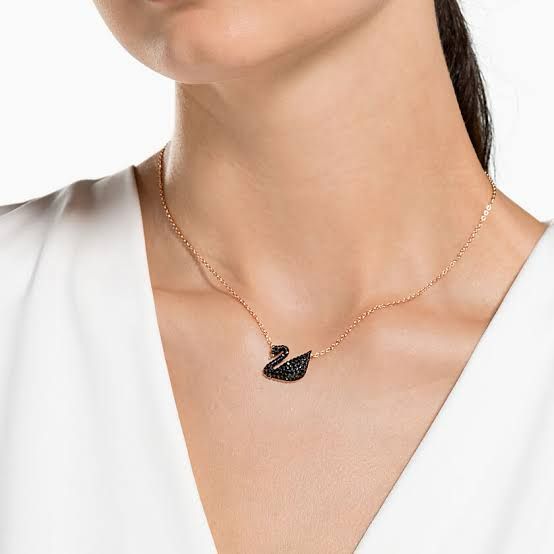 SWAN NECKLACE