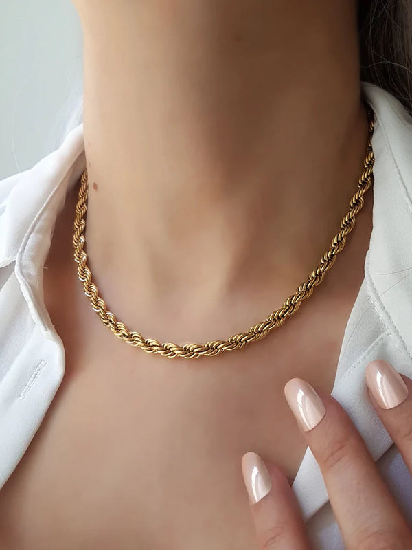 MILAS NECKLACE