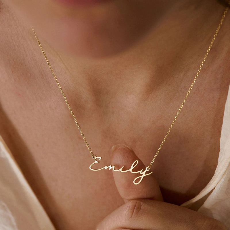SLEEK NAME NECKLACE