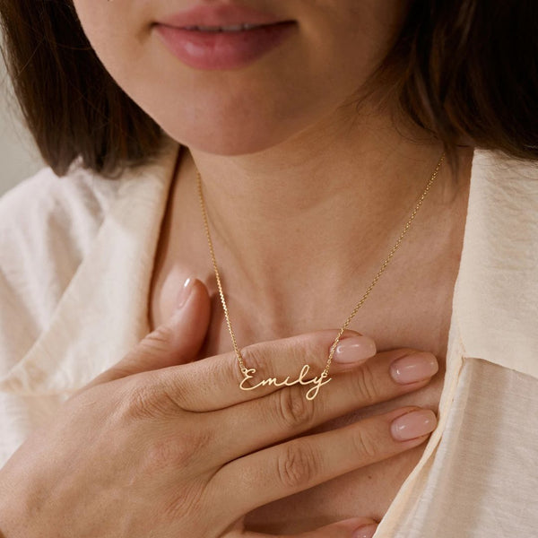 SLEEK NAME NECKLACE
