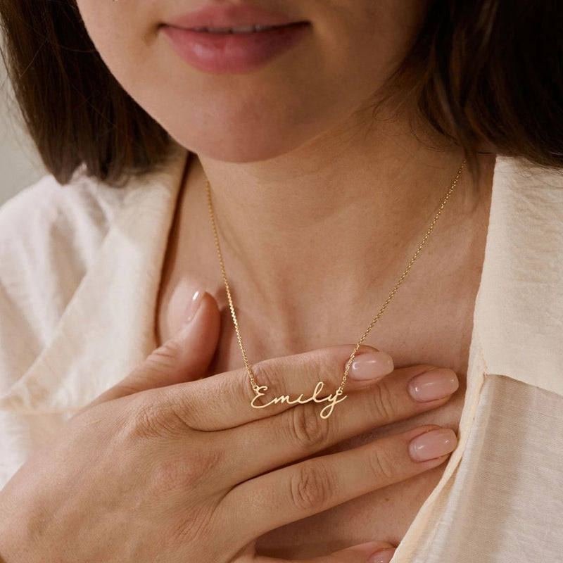 SLEEK NAME NECKLACE