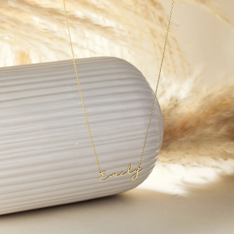 SLEEK NAME NECKLACE