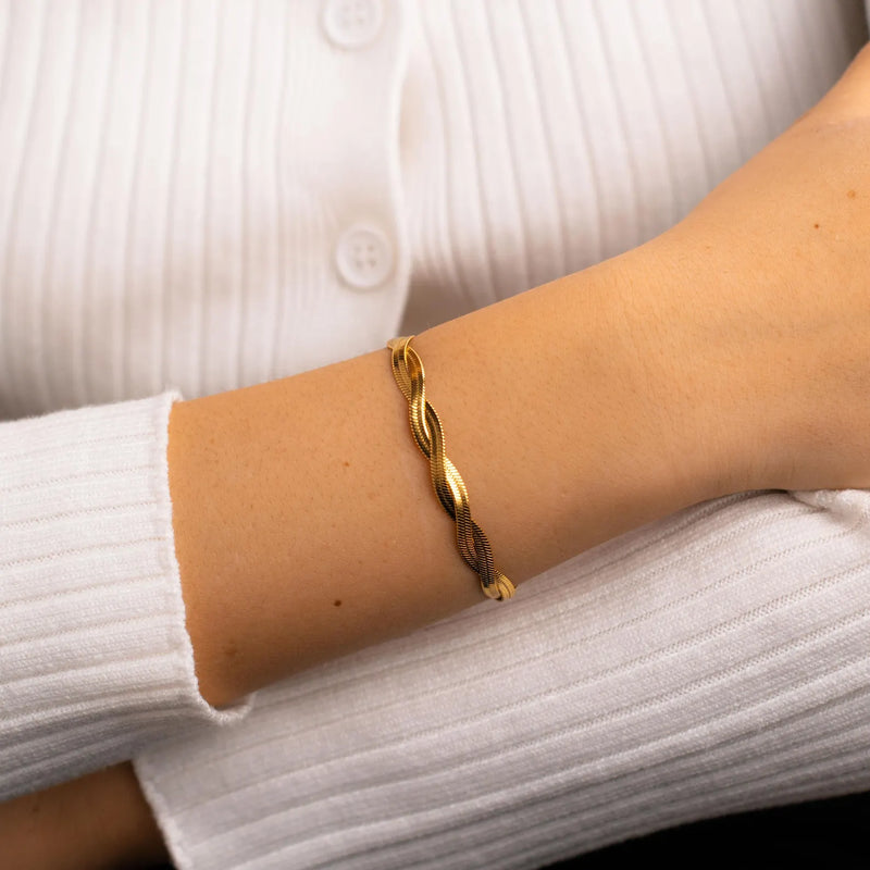 CROSS SNAKE CHAIN BRACELET